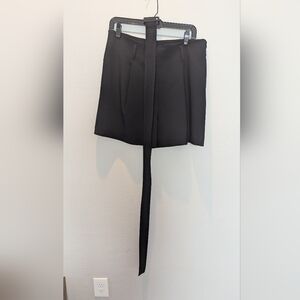 Elie Tahari Chic Black High-Waisted Shorts 12